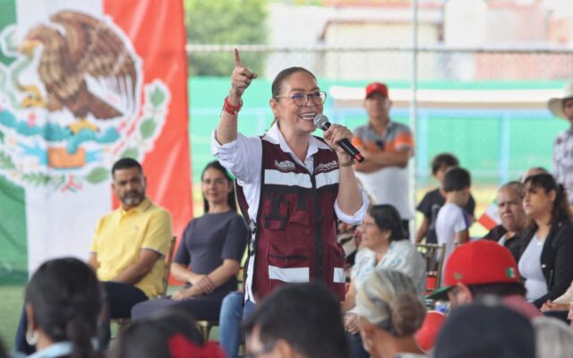 Vero Díaz habla ante simpatizantes durante asamblea en Apozol